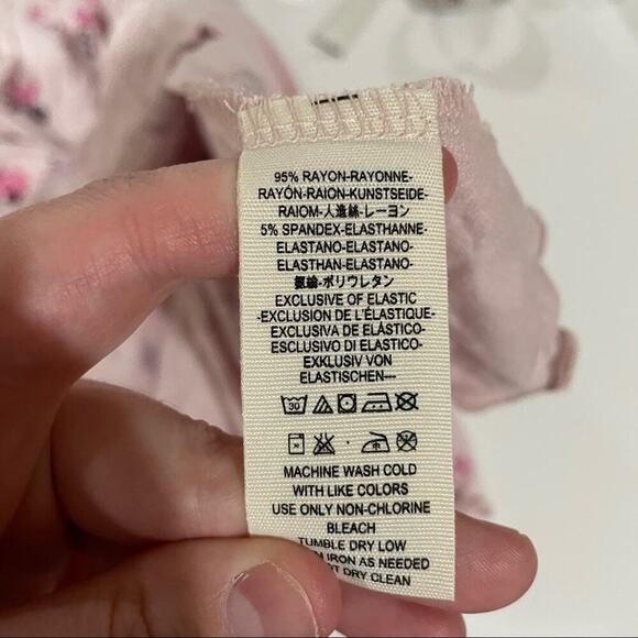 Free People Lana Off‎ The Shoulder Floral Top in Cloud Berry Combo Size S - Picture 9 of 11